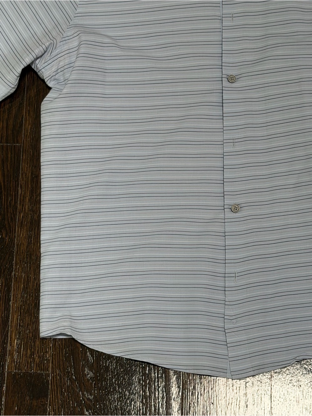 New Alfani Men’s Light Gray Striped Short Sleeve Button-Up Shirt - Picture 2 of 7